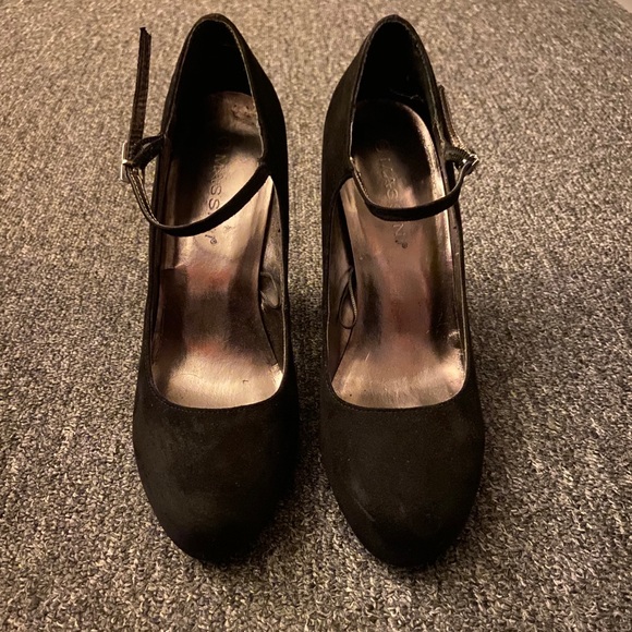 Black heels - Picture 2 of 3